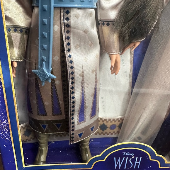 Disney Wish Movie King Magnifico & Queen Amaya of Rosas Dolls 2-pack - Picture 4 of 10